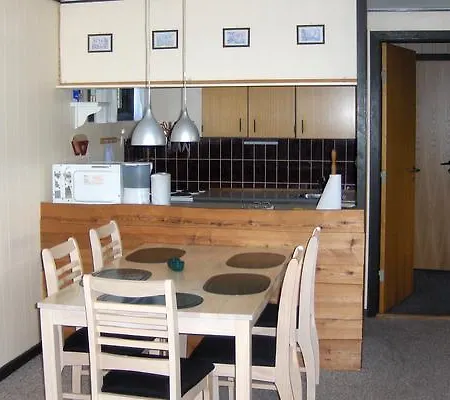 Two-bedroom Holiday In 6 *